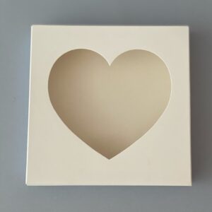 CAJA VENTANILLA 8X8X4 IN CORAZON
